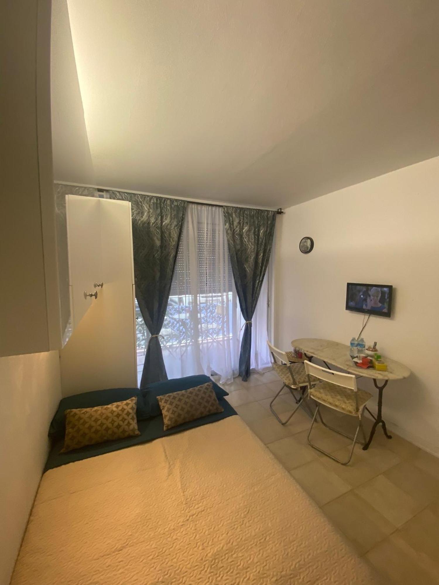 Joli Studio Neuf Av Terrasse A 50 M De La Mer Et Gare Roquebrune-Cap-Martin Exteriér fotografie